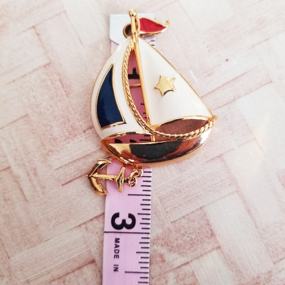 Vintage Avon Nautical Boat Brooch / Pin in Red, White & Blue - Picture 10 of 12